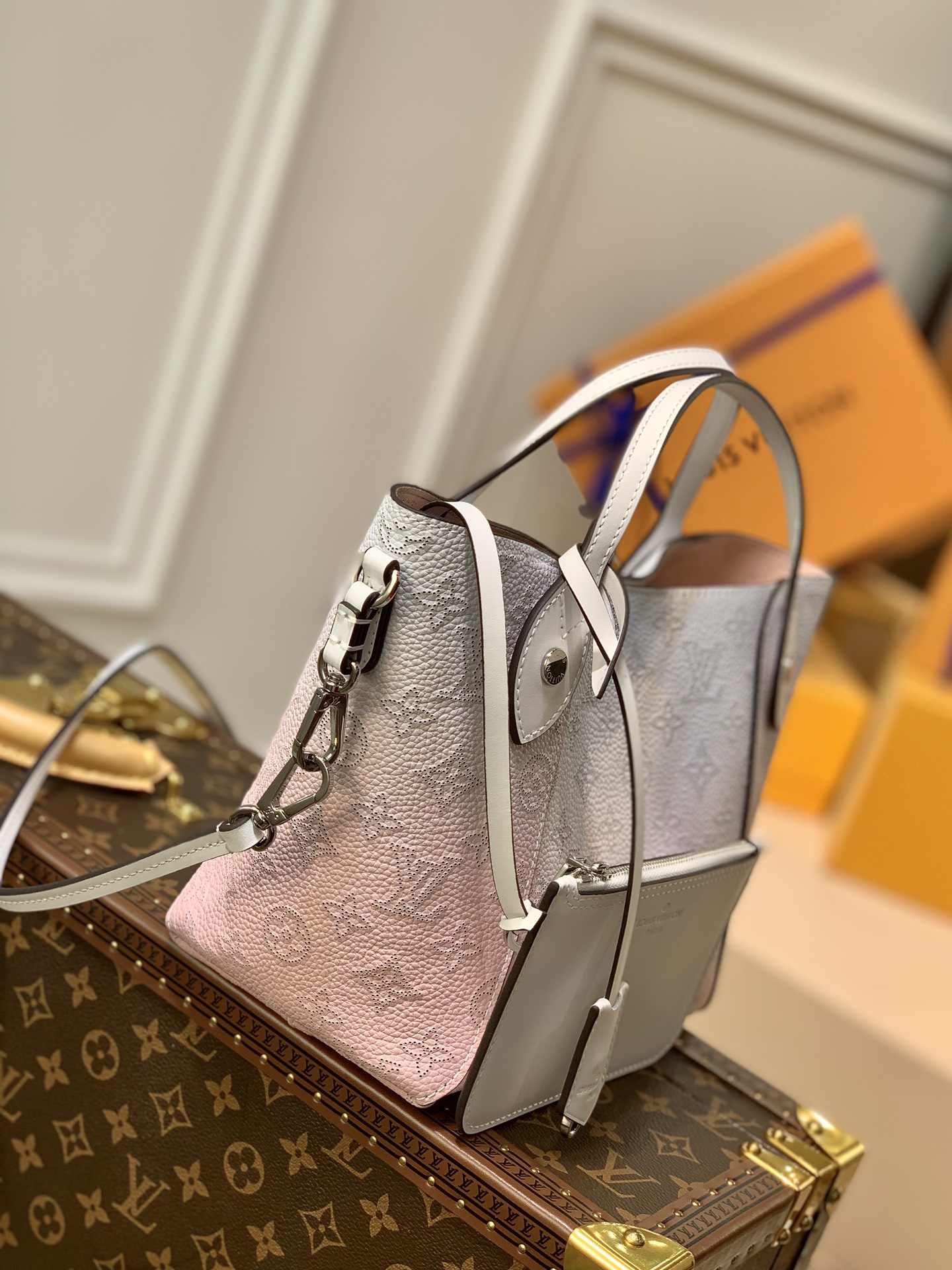l0*is V*t0n hina handbags-34*19*13cm