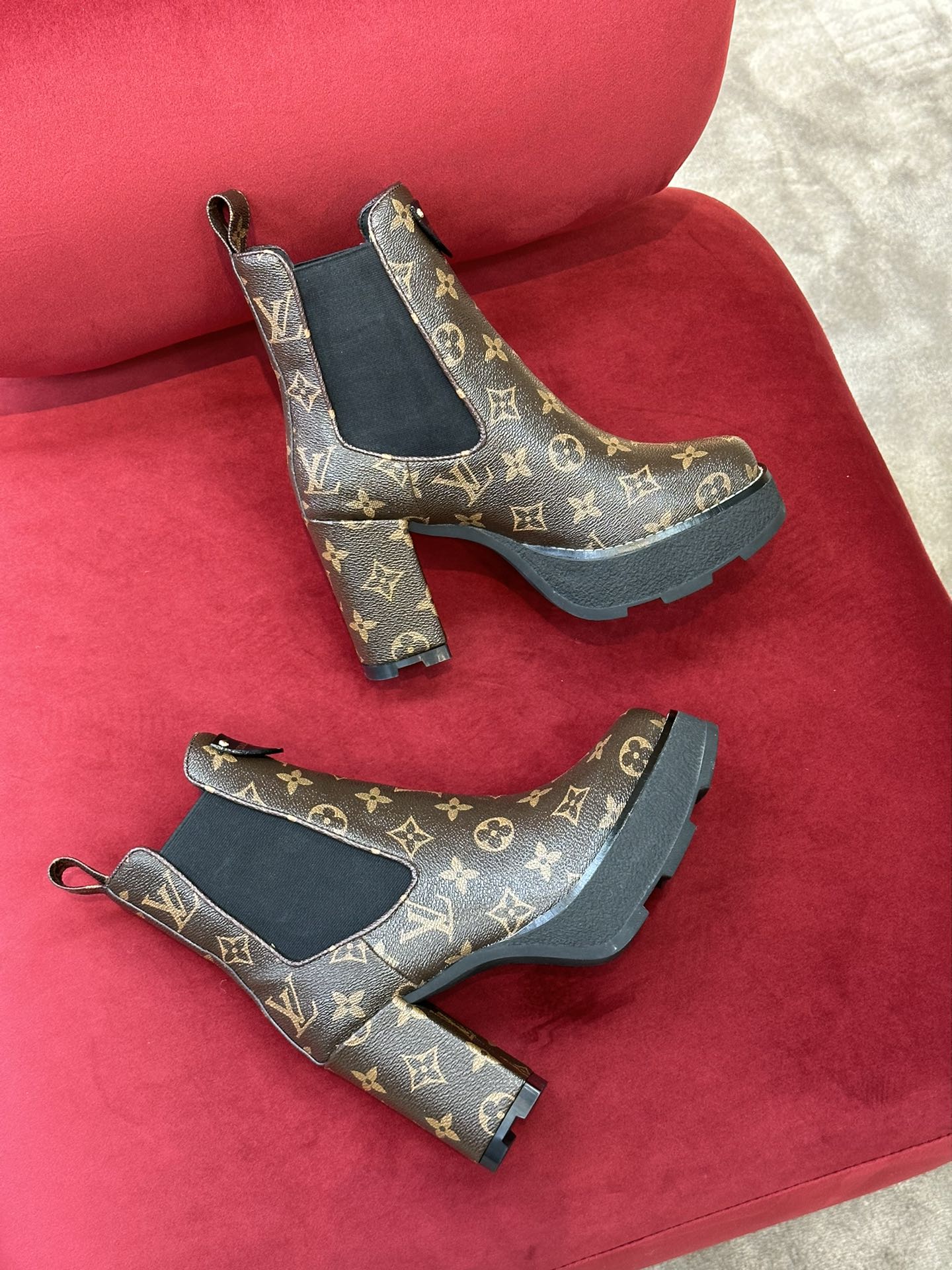 l0*is V*t0n boots