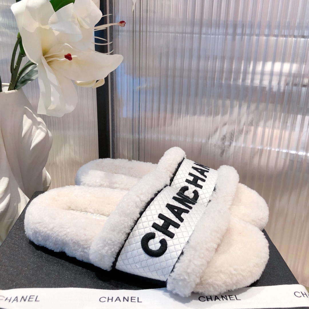Ch@nel Slippers