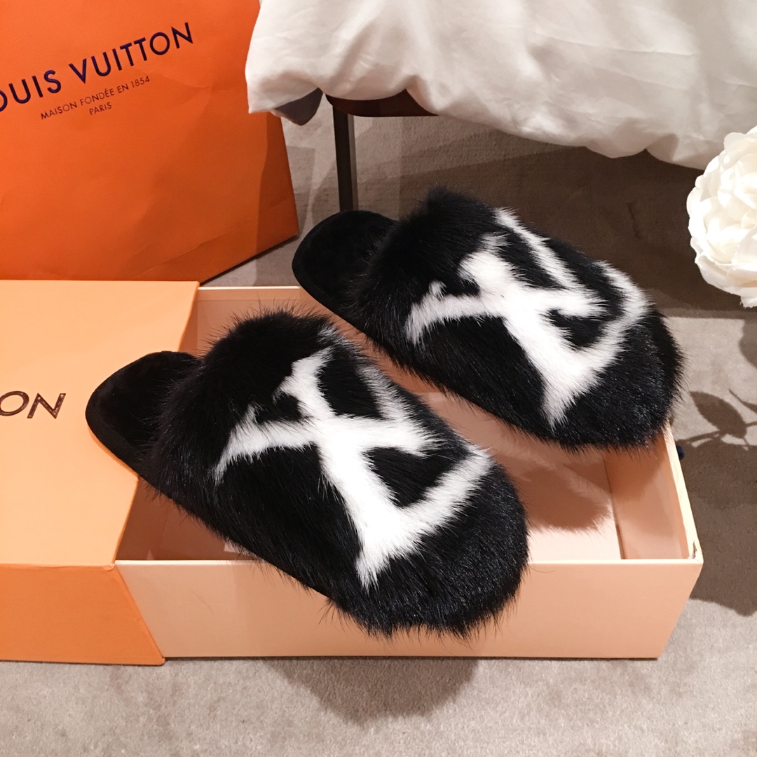 l0*is V*t0n slippers
