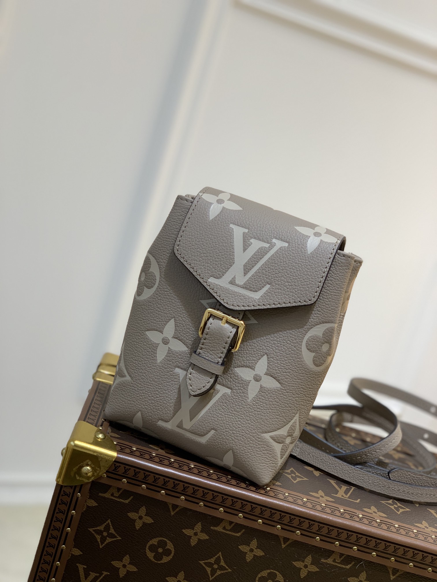 l0*is V*t0n by the pool backpack m80738-13*19*8cm