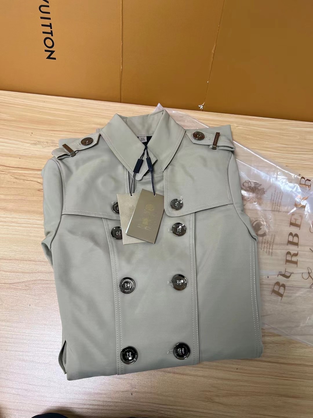 B**rry 2022ss windbreaker