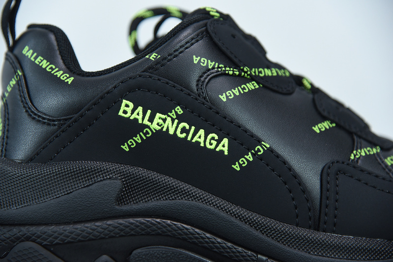 Ba*len*cia*ga triple s