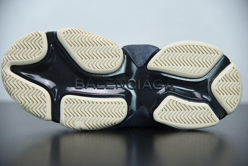 Ba*len*cia*ga triple s