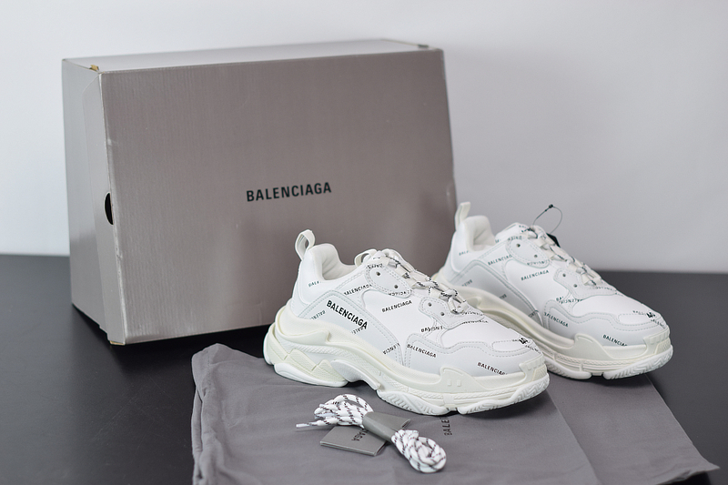 Ba*len*cia*ga triple s
