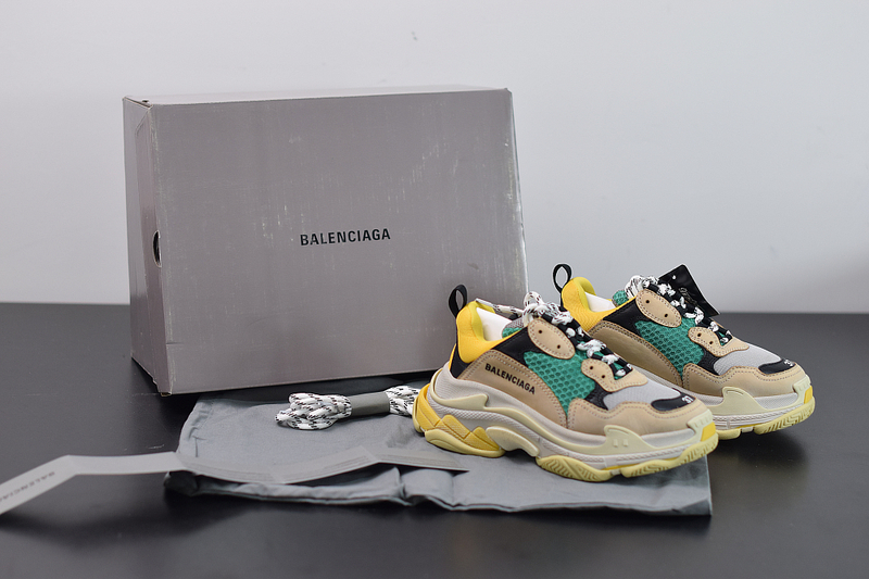 Ba*len*cia*ga triple s