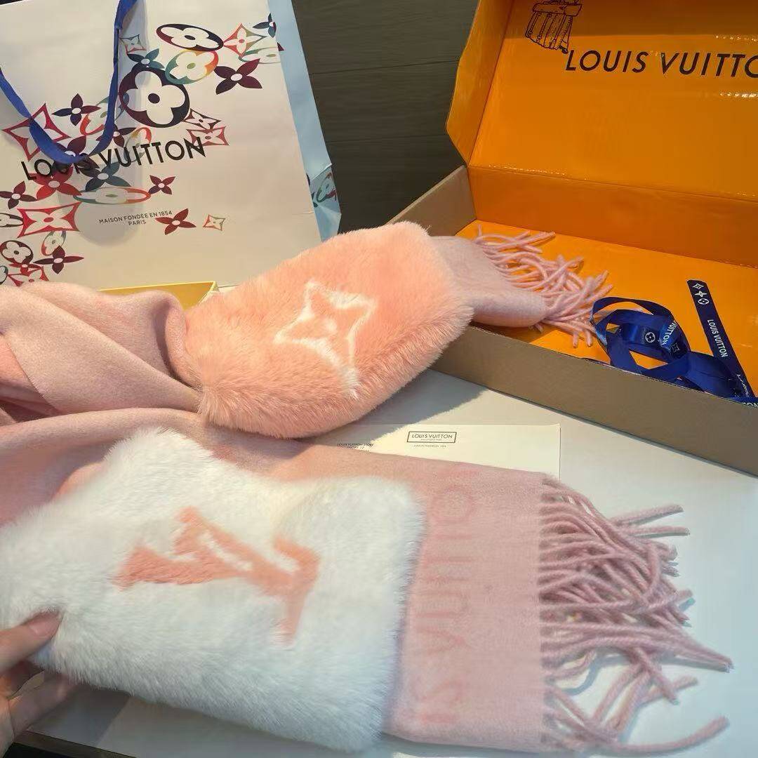 l0vis Vvtt0n scarf