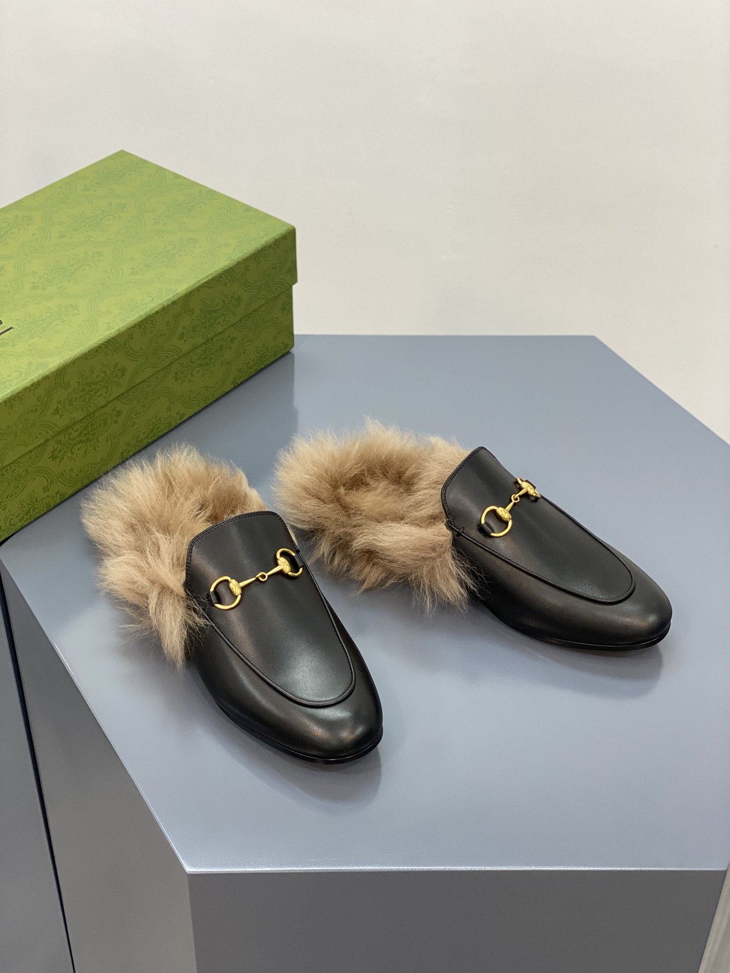 G*u*i loafers