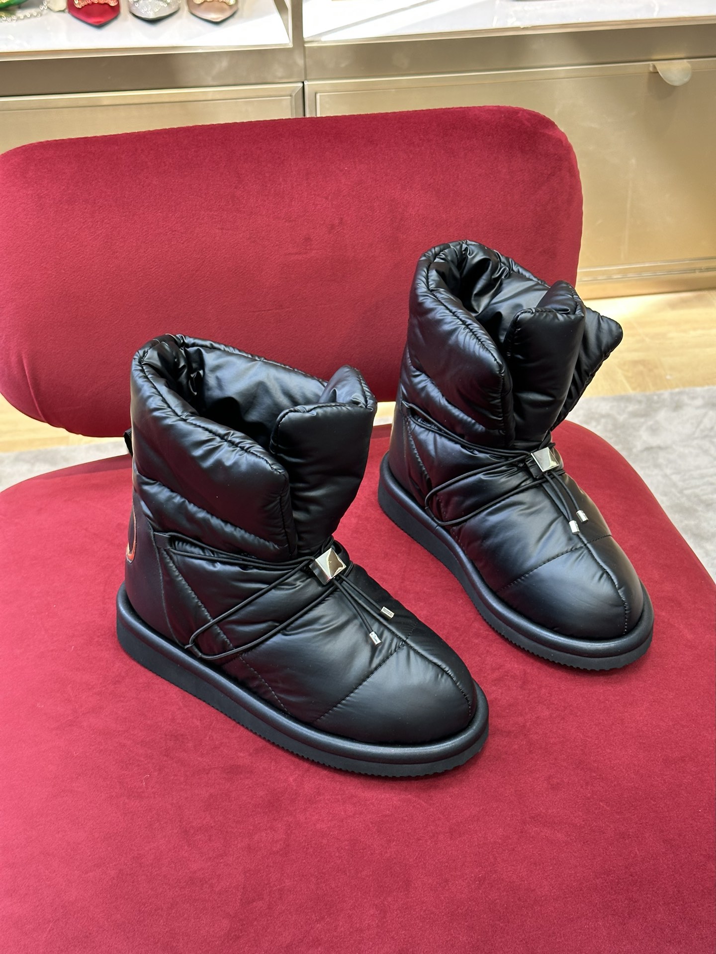 Va1e*ntin0 boots(eu35-42)