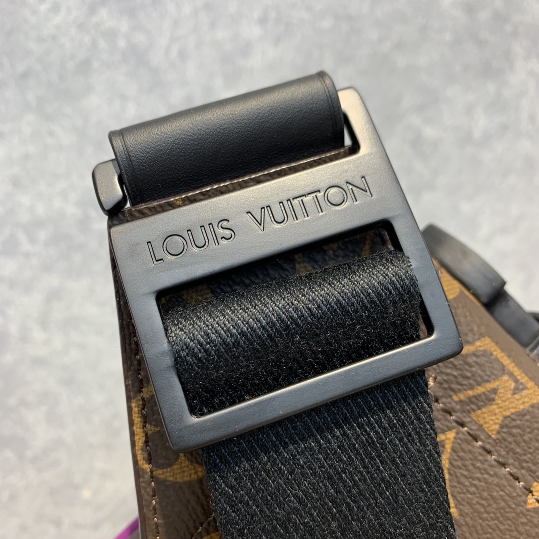 l0*is V*t0n s lock sling -21*15*4cm