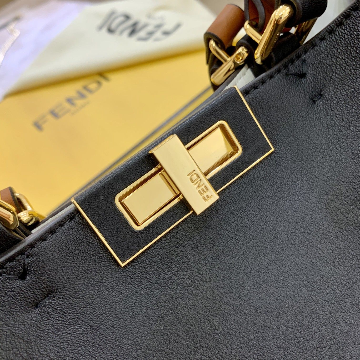 F**di peekabootote-41*29*16cm