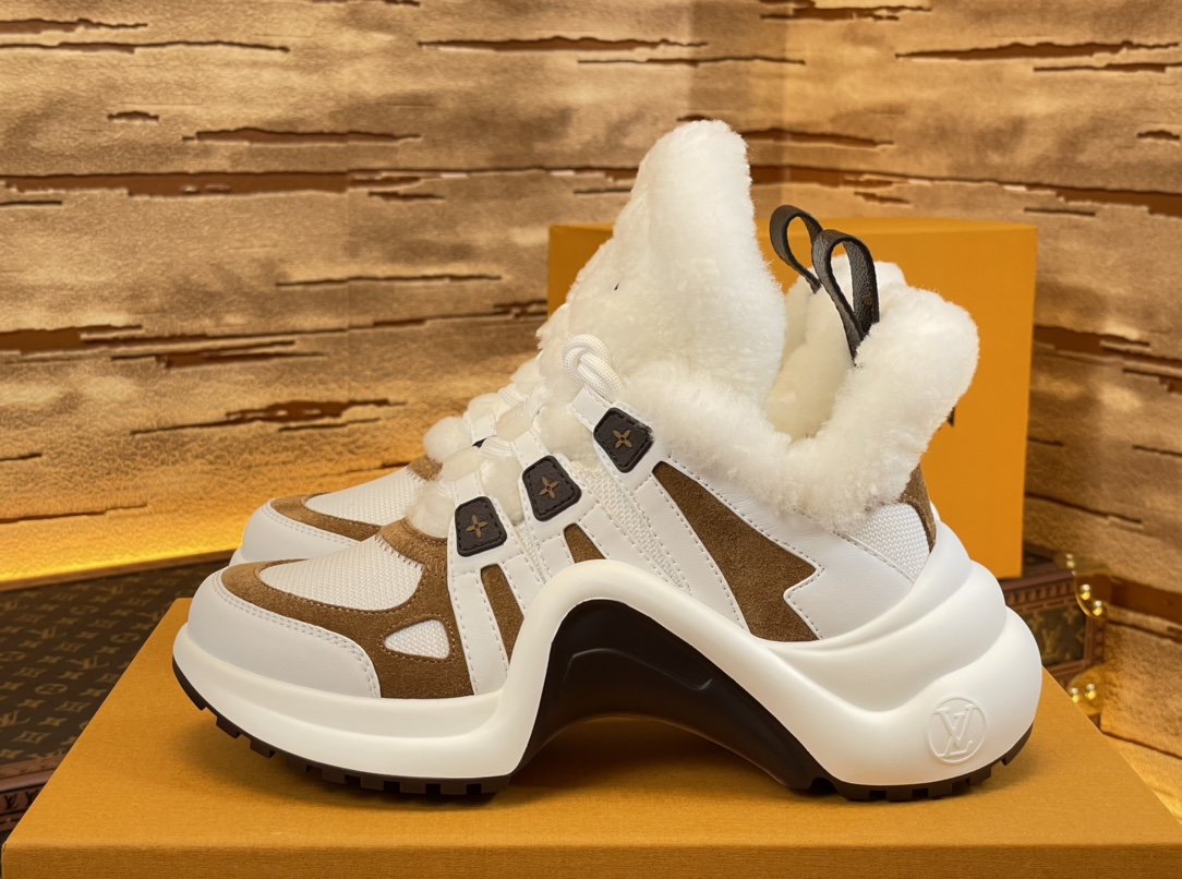l0*is V*t0n archlight sneaker