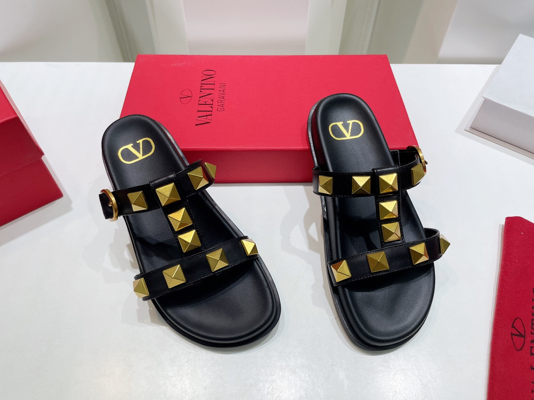 Va1e*ntin0 sandals