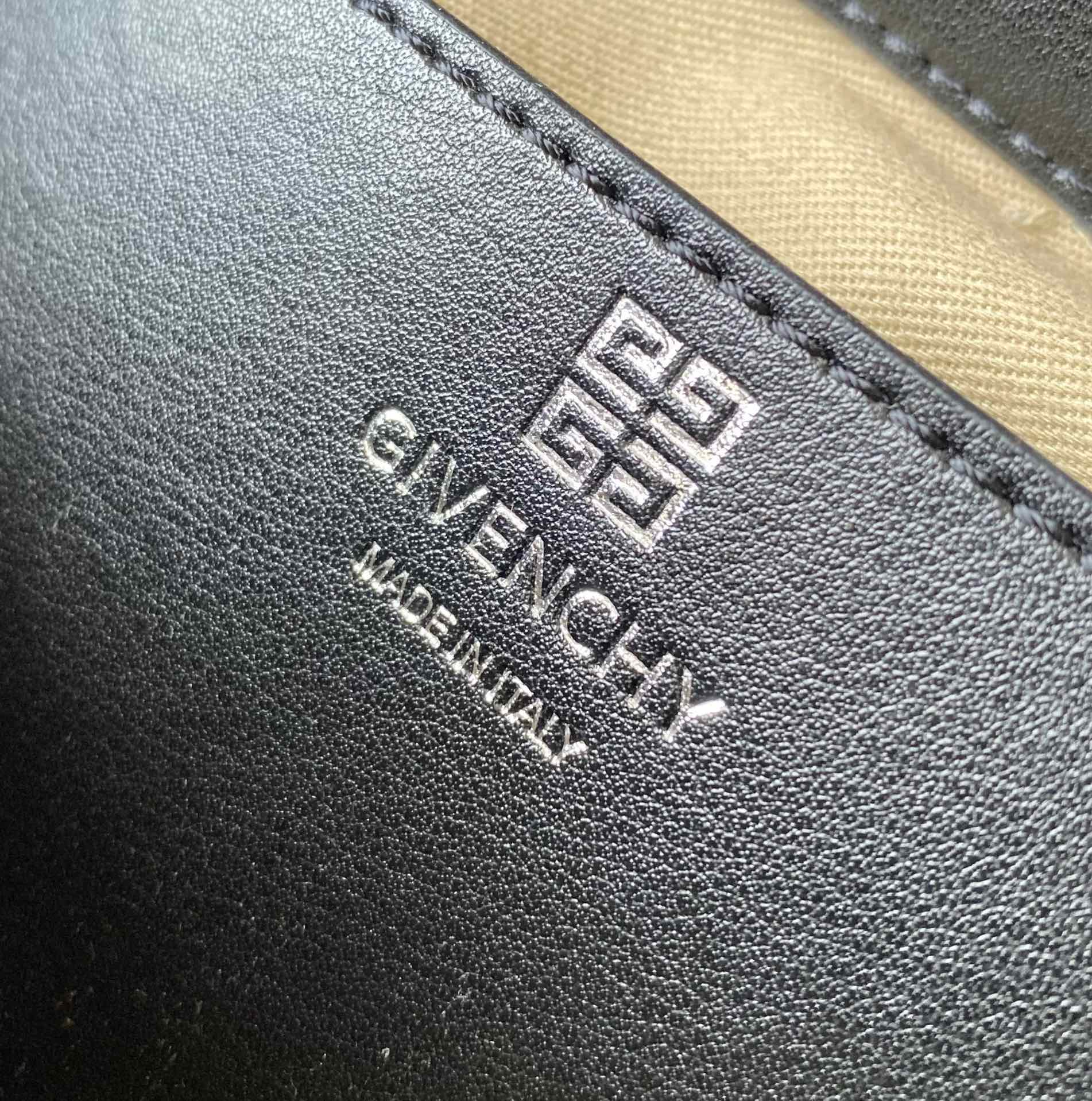 G1uenchy antigona sport -22*5*18cm