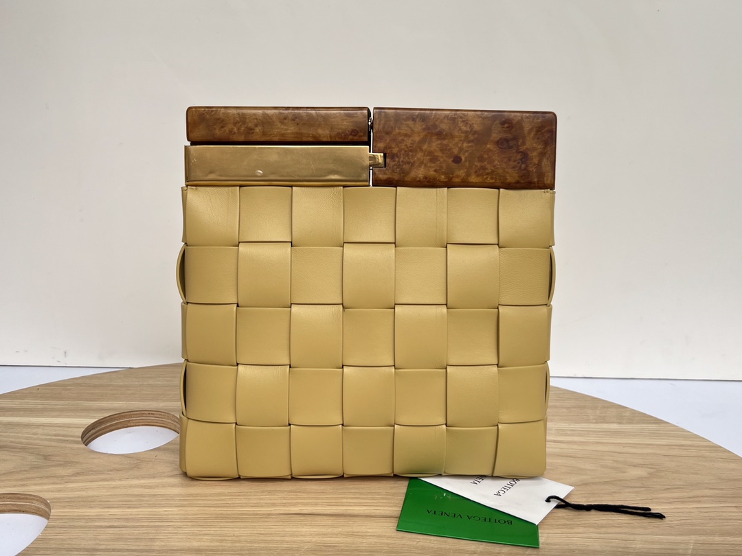 B0tte*a nappa pouch-28*26*5cm