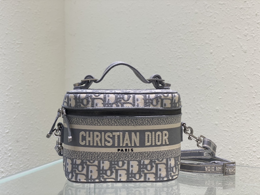 D*or cosmetic bag-18*.5*13*10.5cm