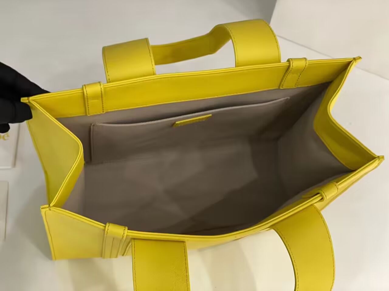 Ch10e woody tote bag