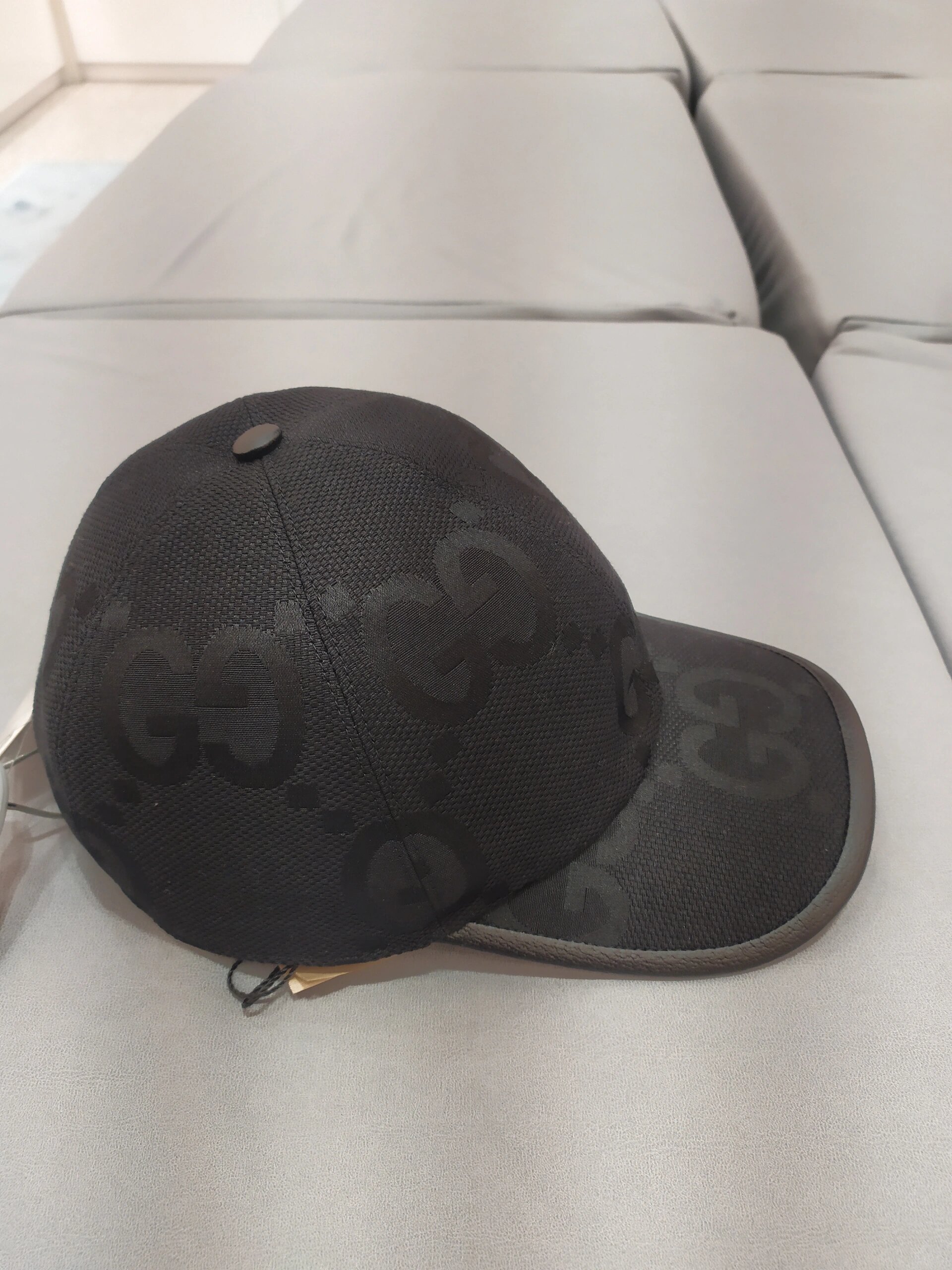 G*u*i hats