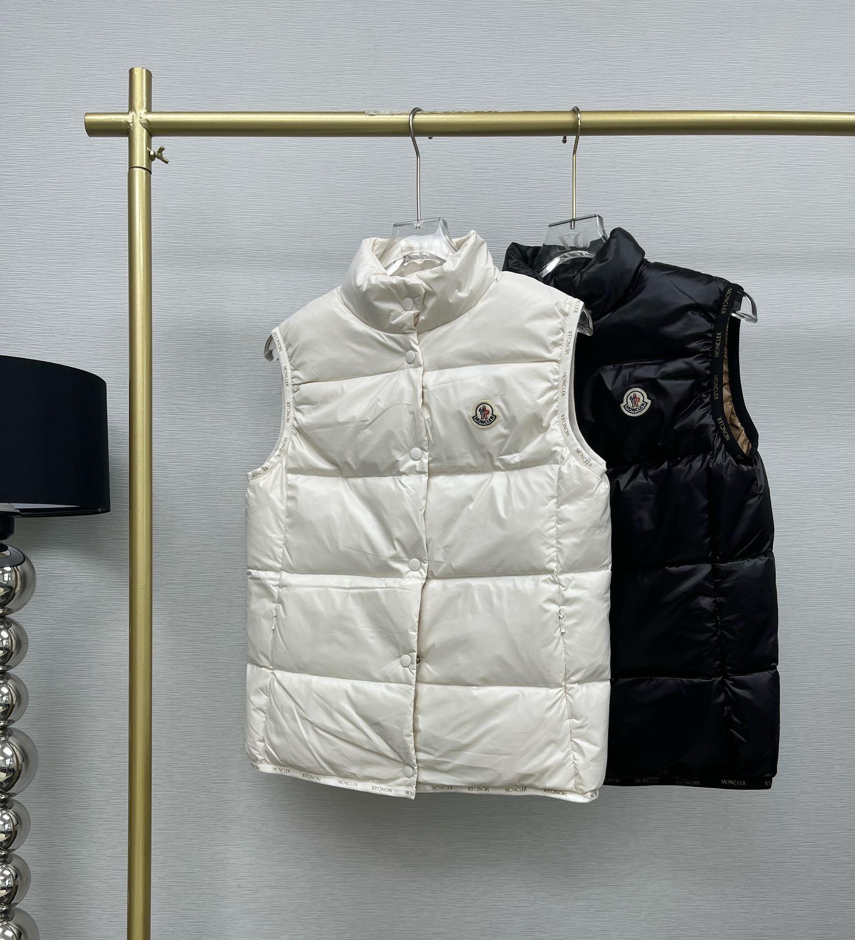 Can*a Go*e vest