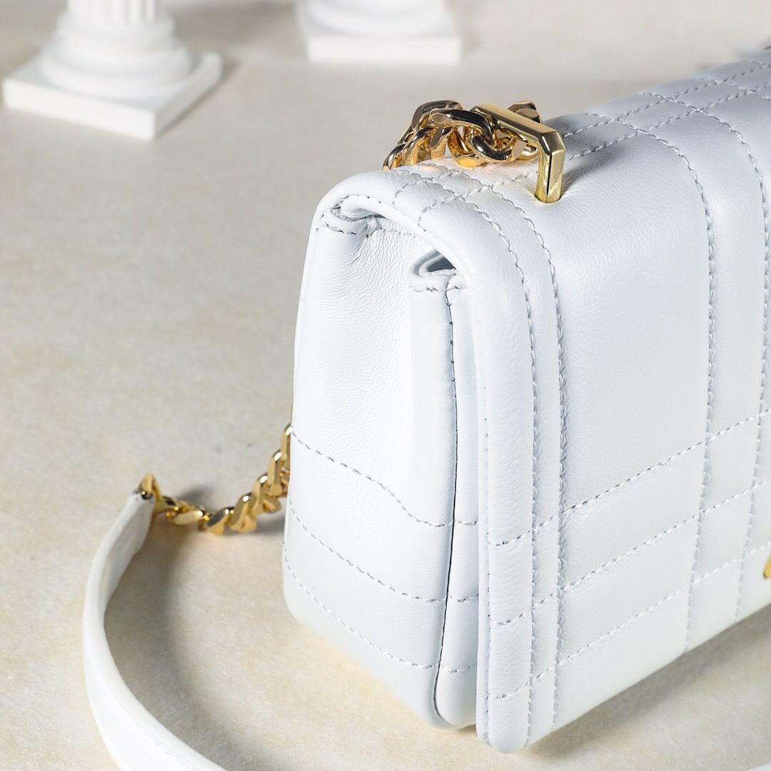 B**rry chain bag