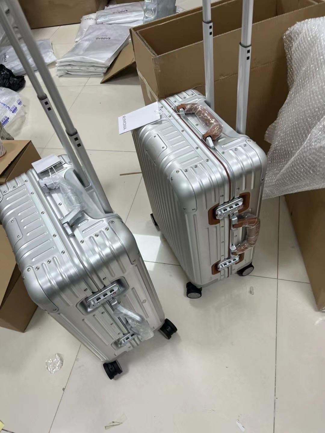 r1m0wa essential ttrunk plus lU*gage-20inch