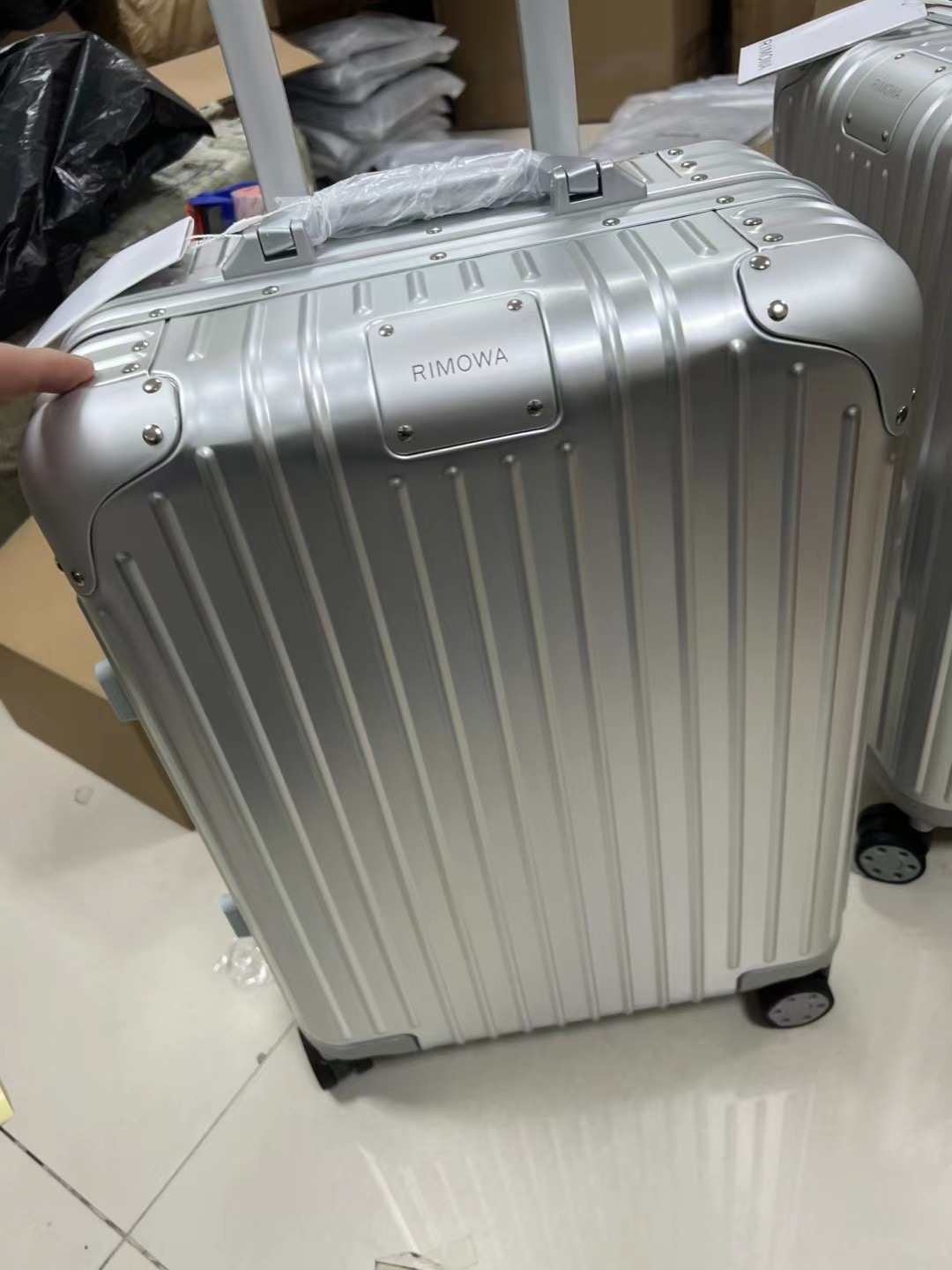 r1m0wa essential ttrunk plus lU*gage-20inch