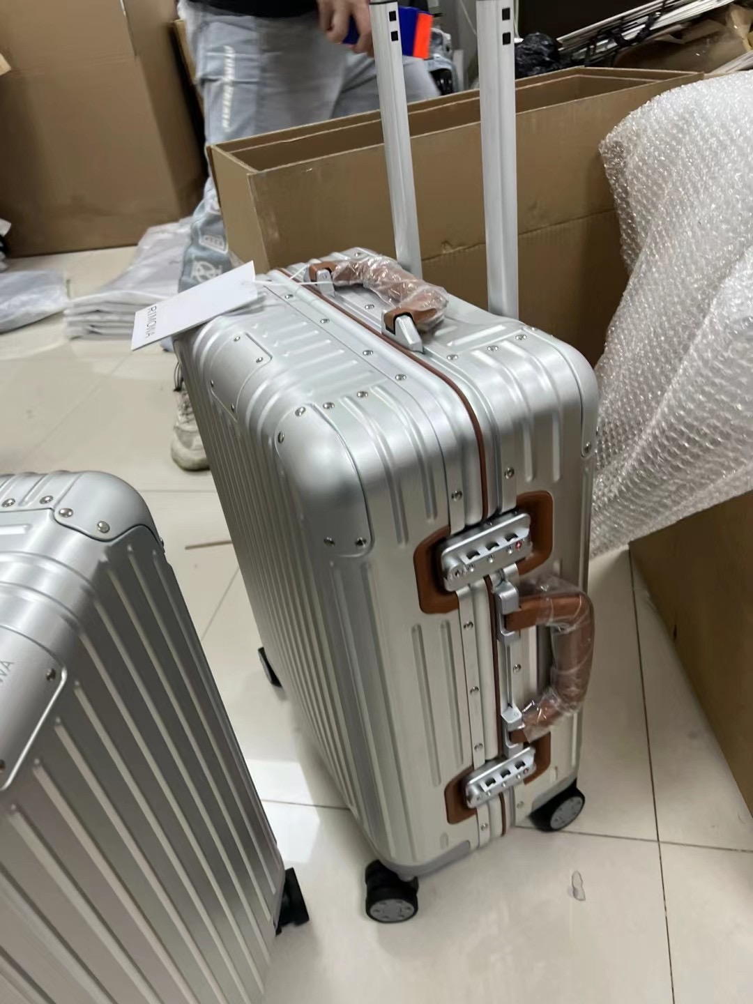 r1m0wa essential ttrunk plus lU*gage-20inch