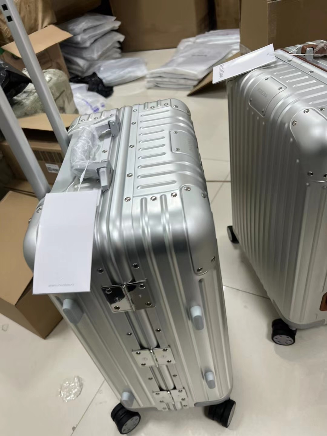 r1m0wa essential ttrunk plus lU*gage-20inch