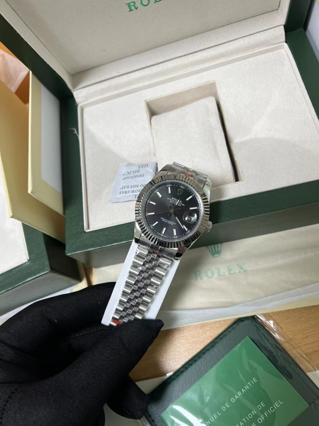 R*l*x watch