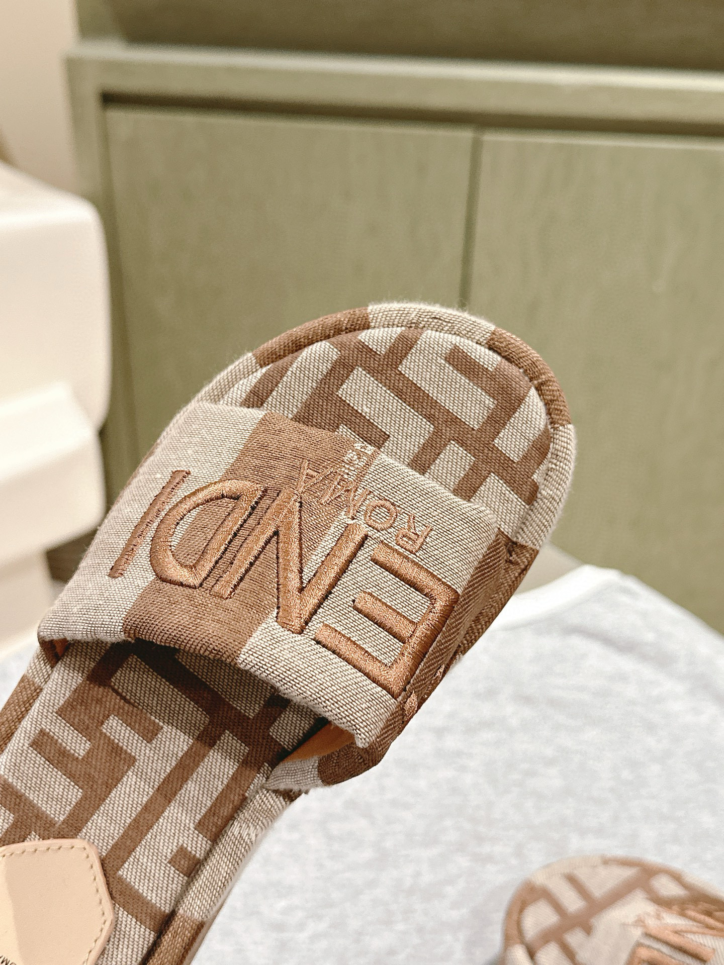F**di slides