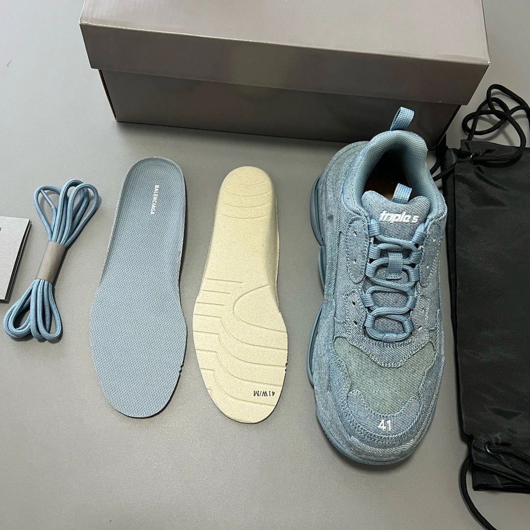 Ba*len*cia*ga triple s