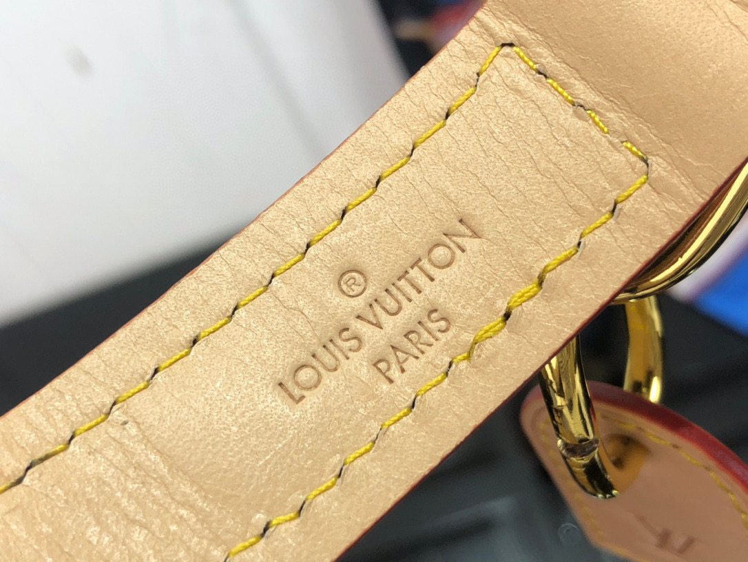 l0*is V*t0n straps