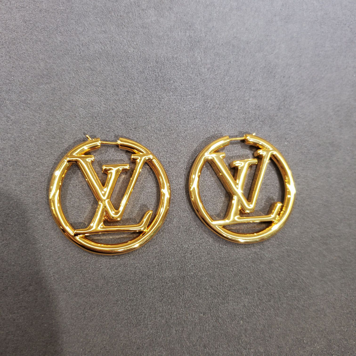 l0*is V*t0n earring