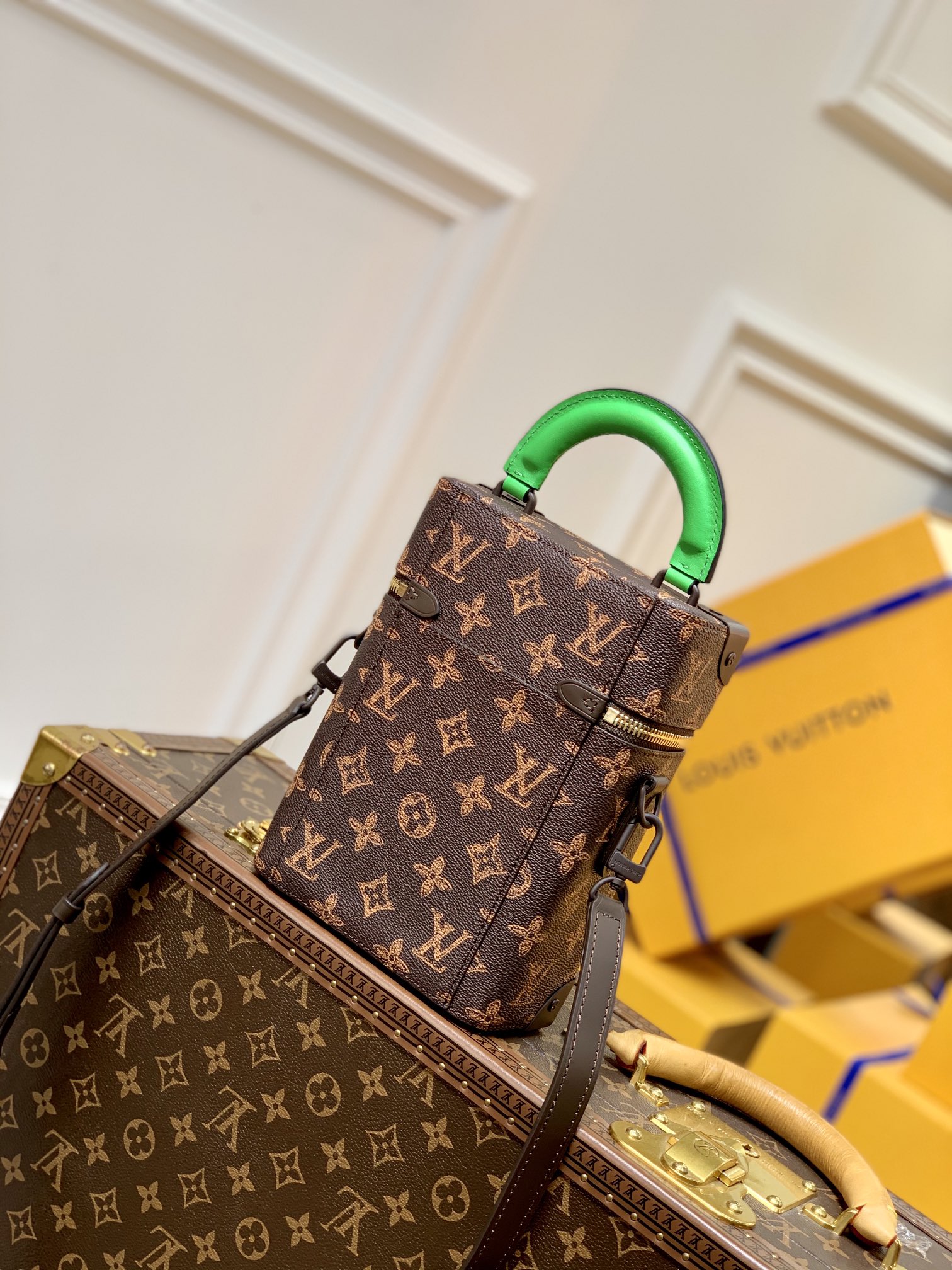 LV Vertical Box Trunk- M59664-15.5*22*7.5CM