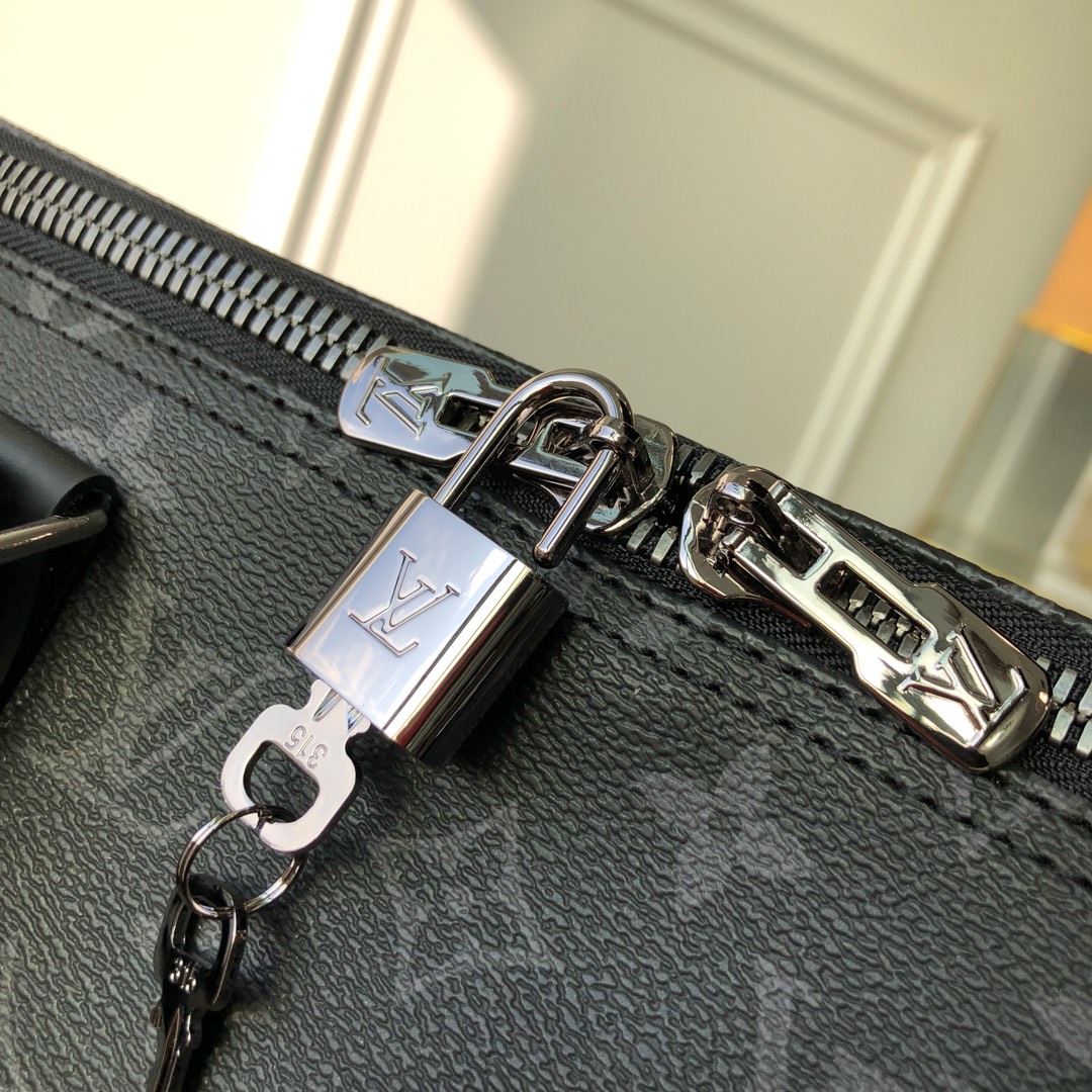 l0*is V*t0n keepall