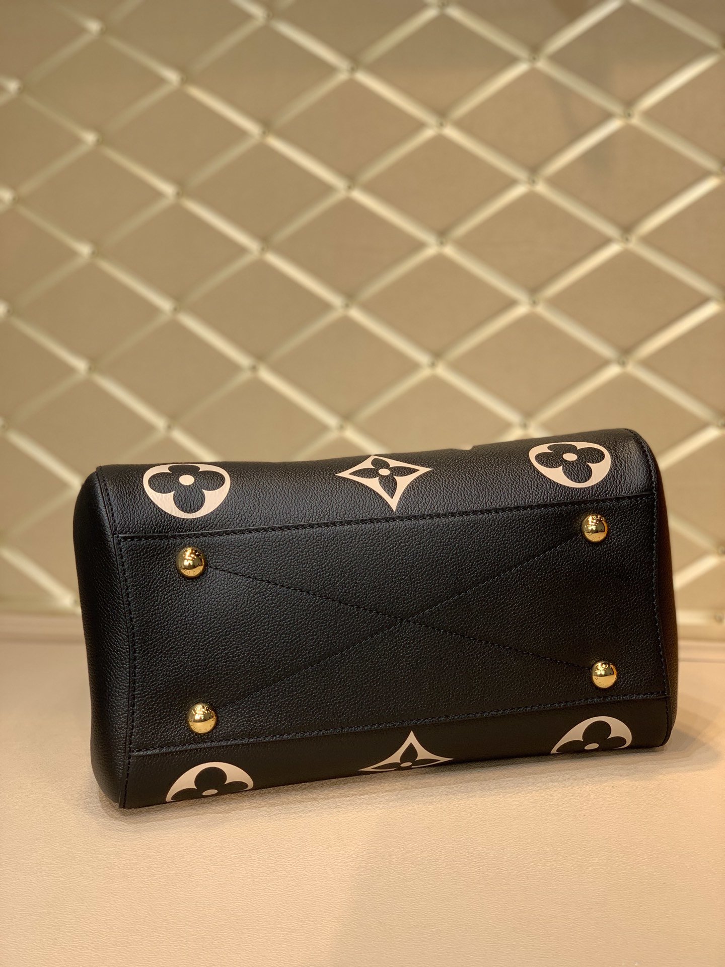 l0*is V*t0n montaigne mm-33*23*15cm