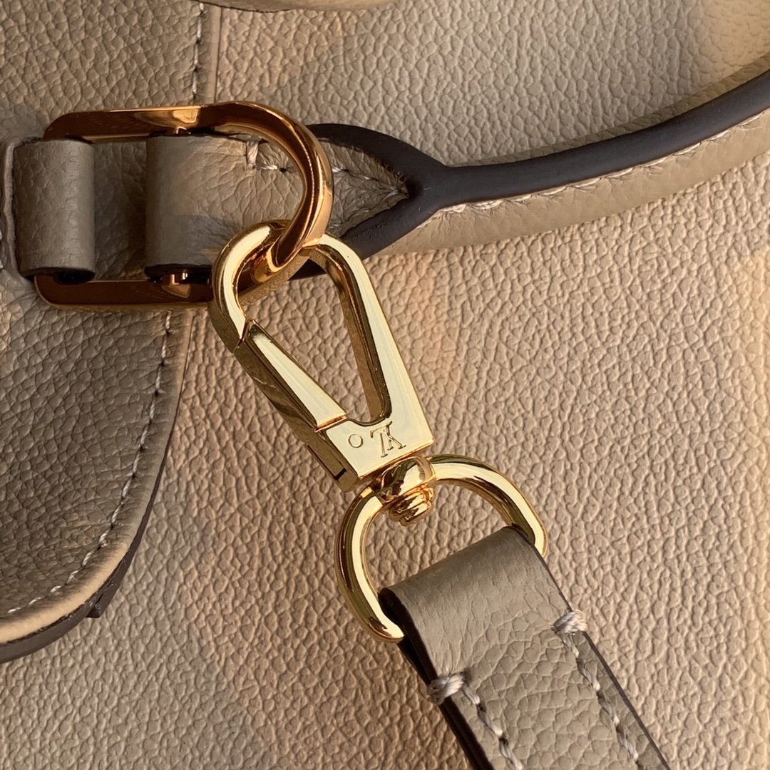 l0*is V*t0n montaigne mm-33*23*15cm