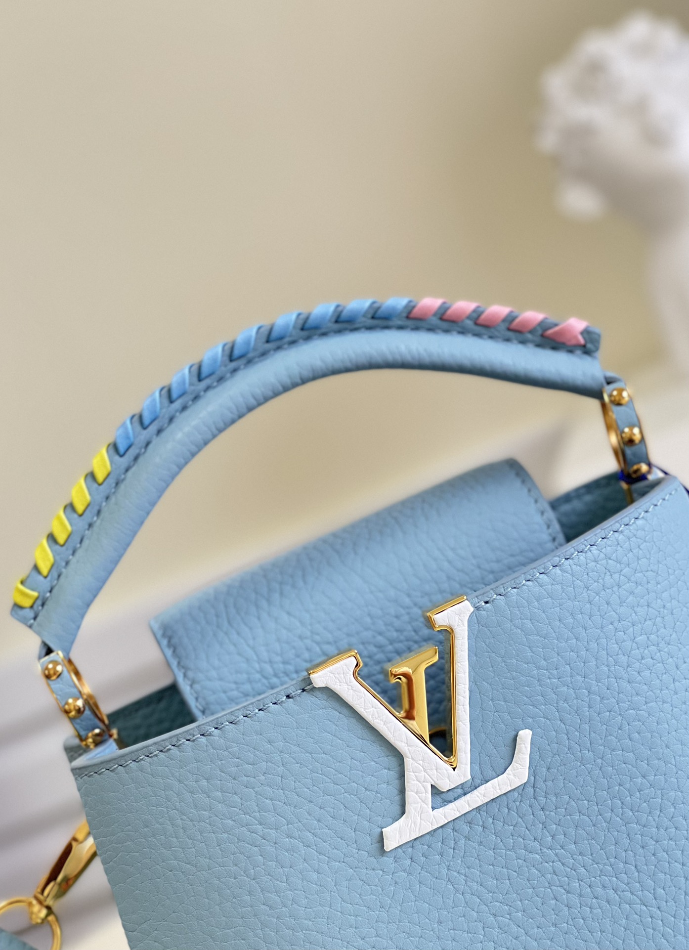 l0*is V*t0n capucines handlebag
