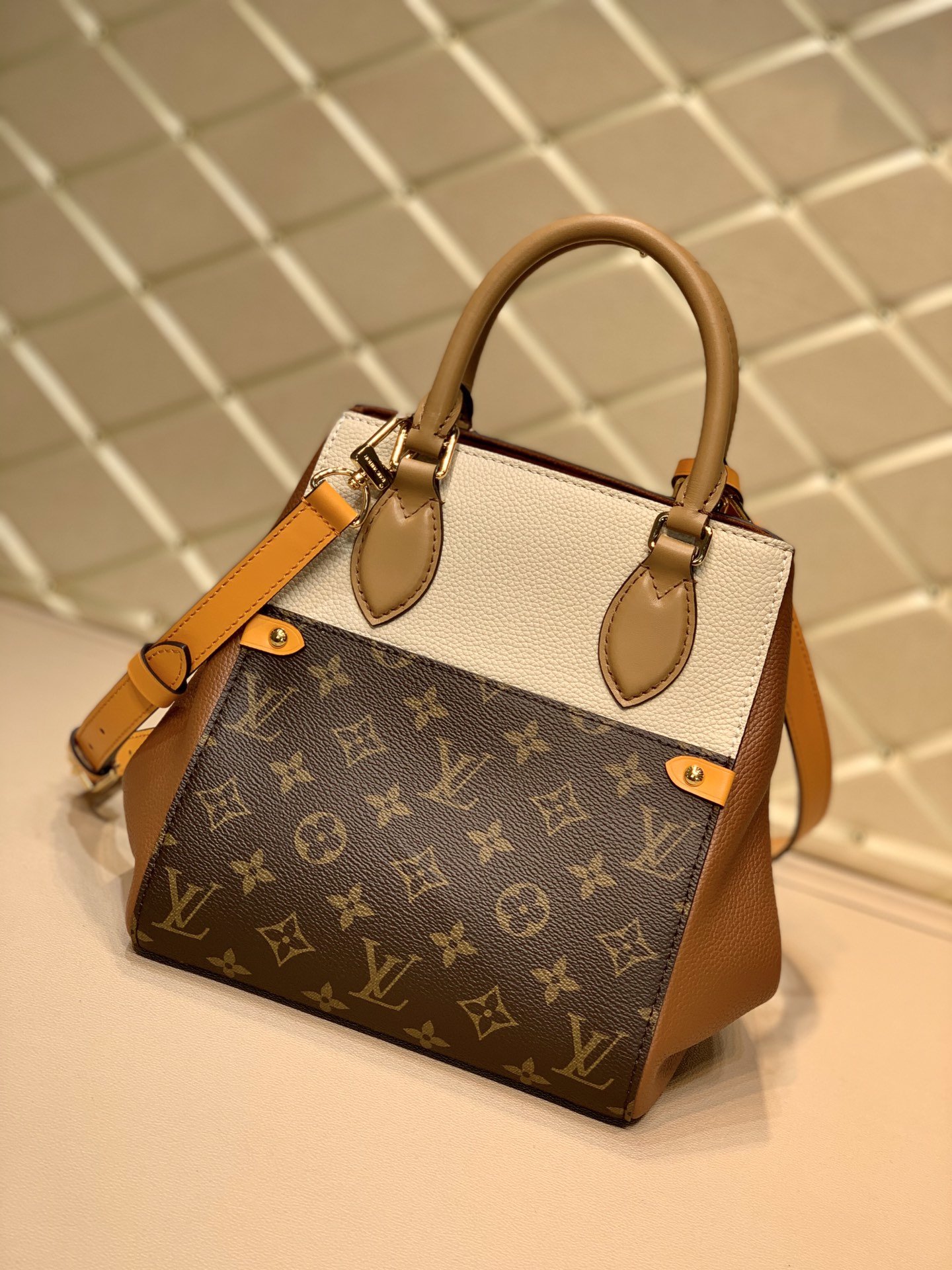 l0*is V*t0n fold tote bag-35*40*17cm