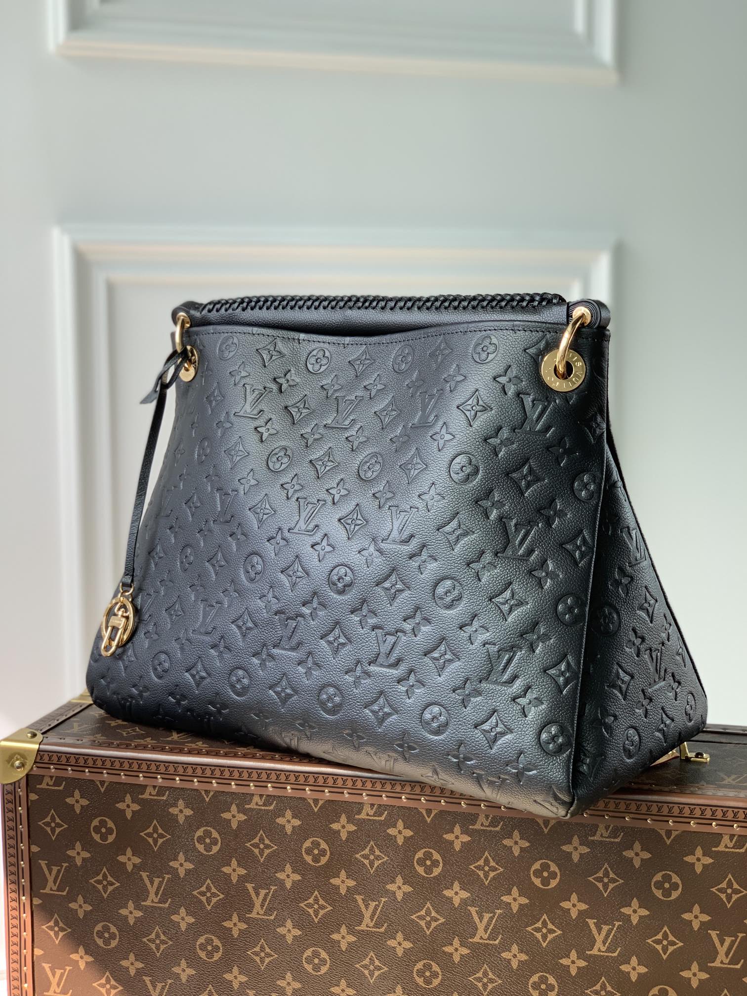 l0*is V*t0n artsy handbag-black-47*32*22cm