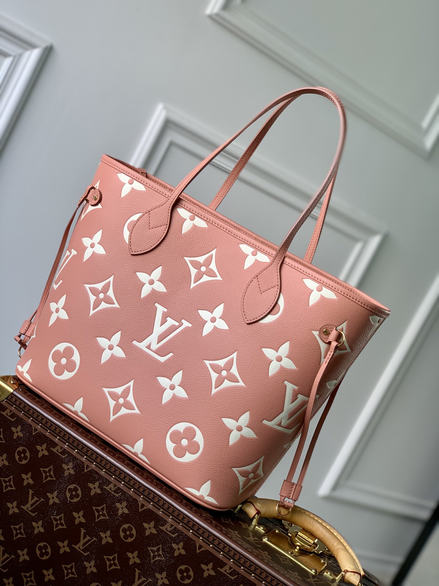 l0*is V*t0n neverfull mm (red inside) -32*29*17cm