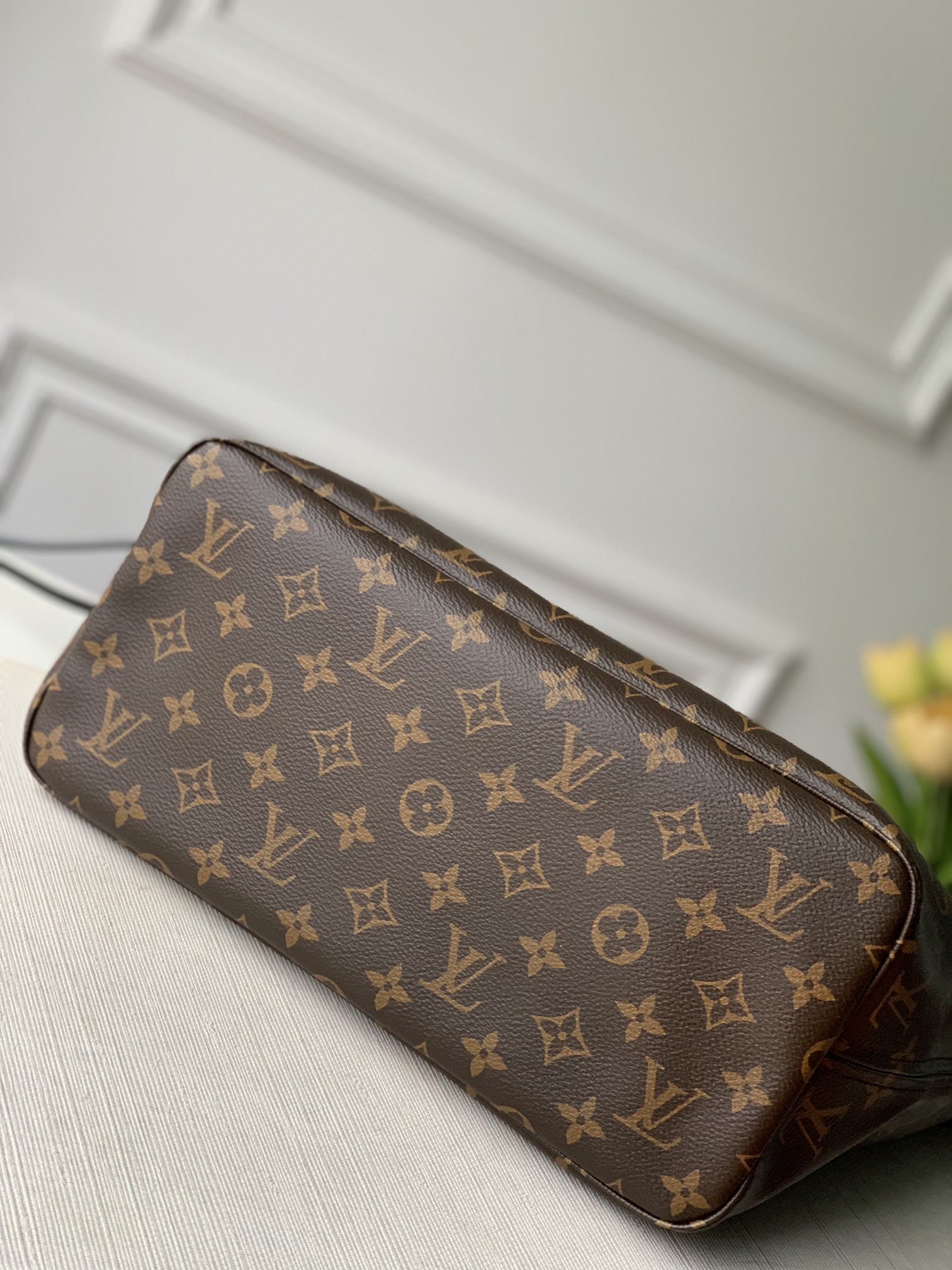 l0*is V*t0n neverfull mm (red inside) -32*29*17cm
