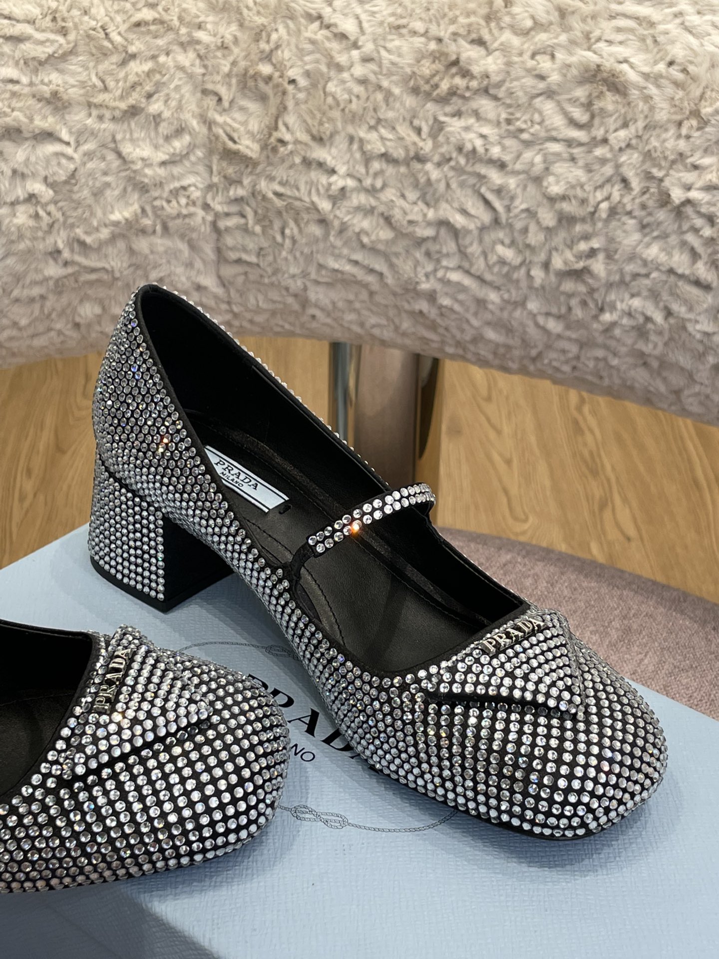Pra*a heels 2022ss
