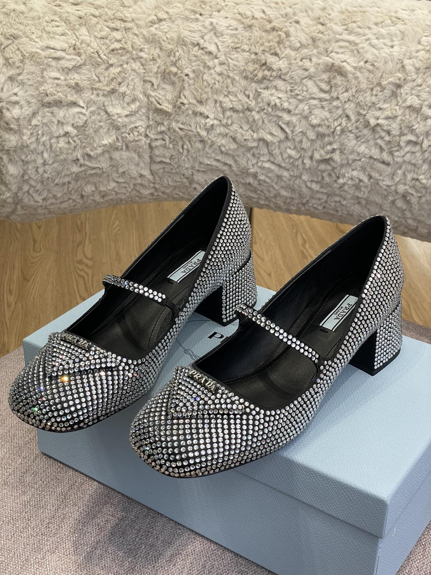 Pra*a heels 2022ss