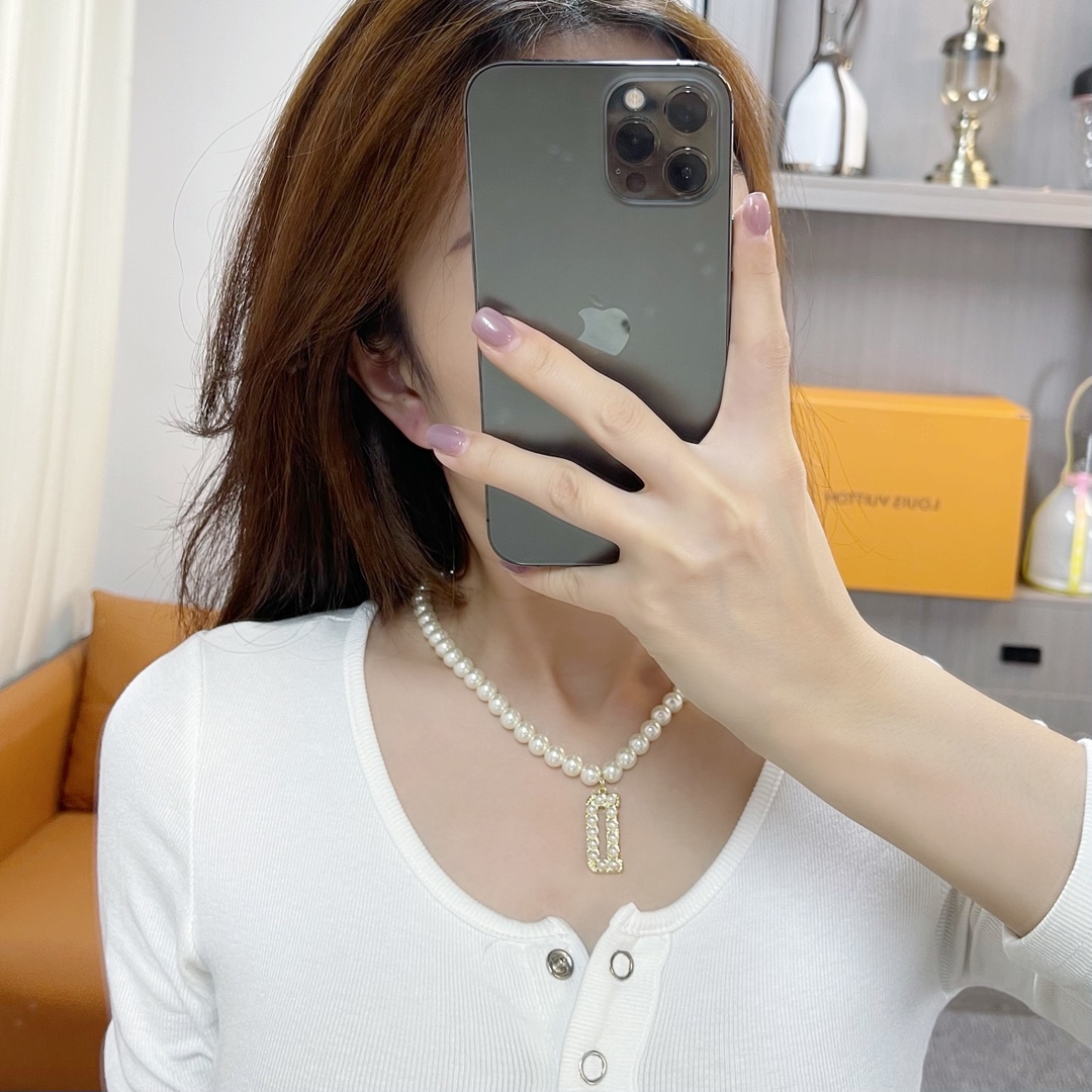 D*or necklace