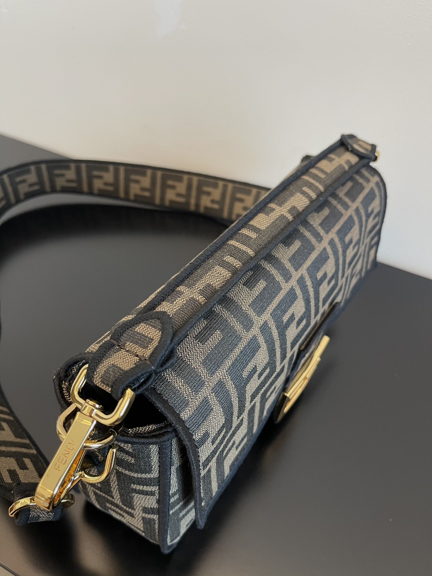 F**di baguette bag-26x14x4cm