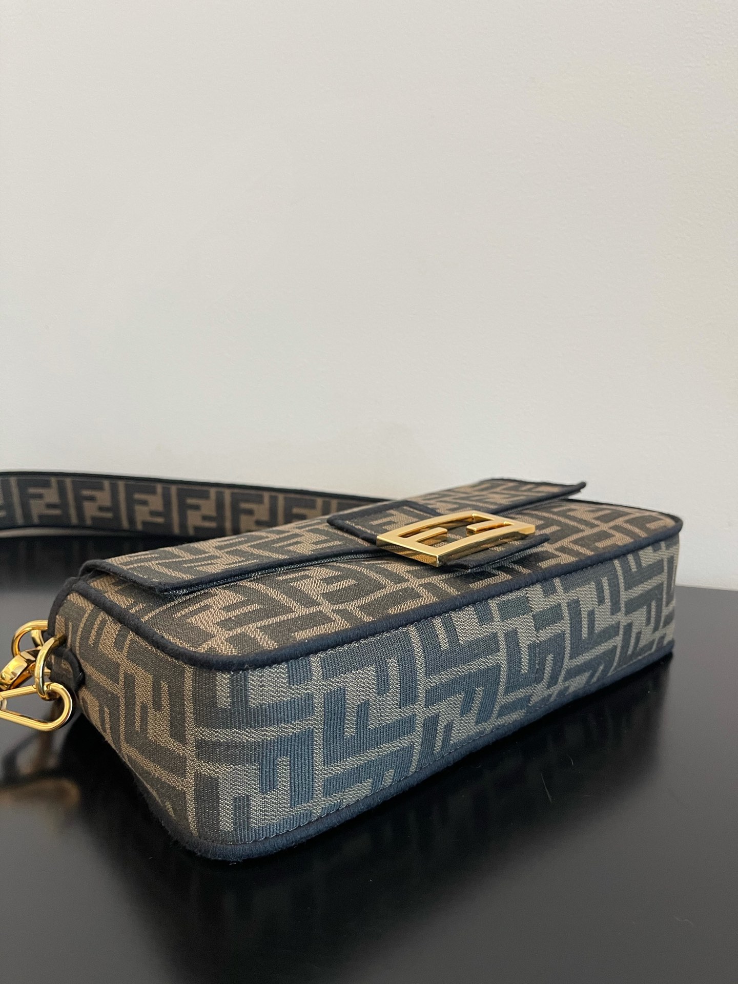 F**di baguette bag-26x14x4cm
