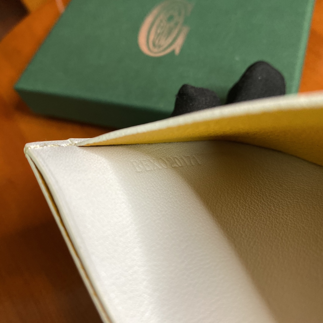 Go*ard card holder