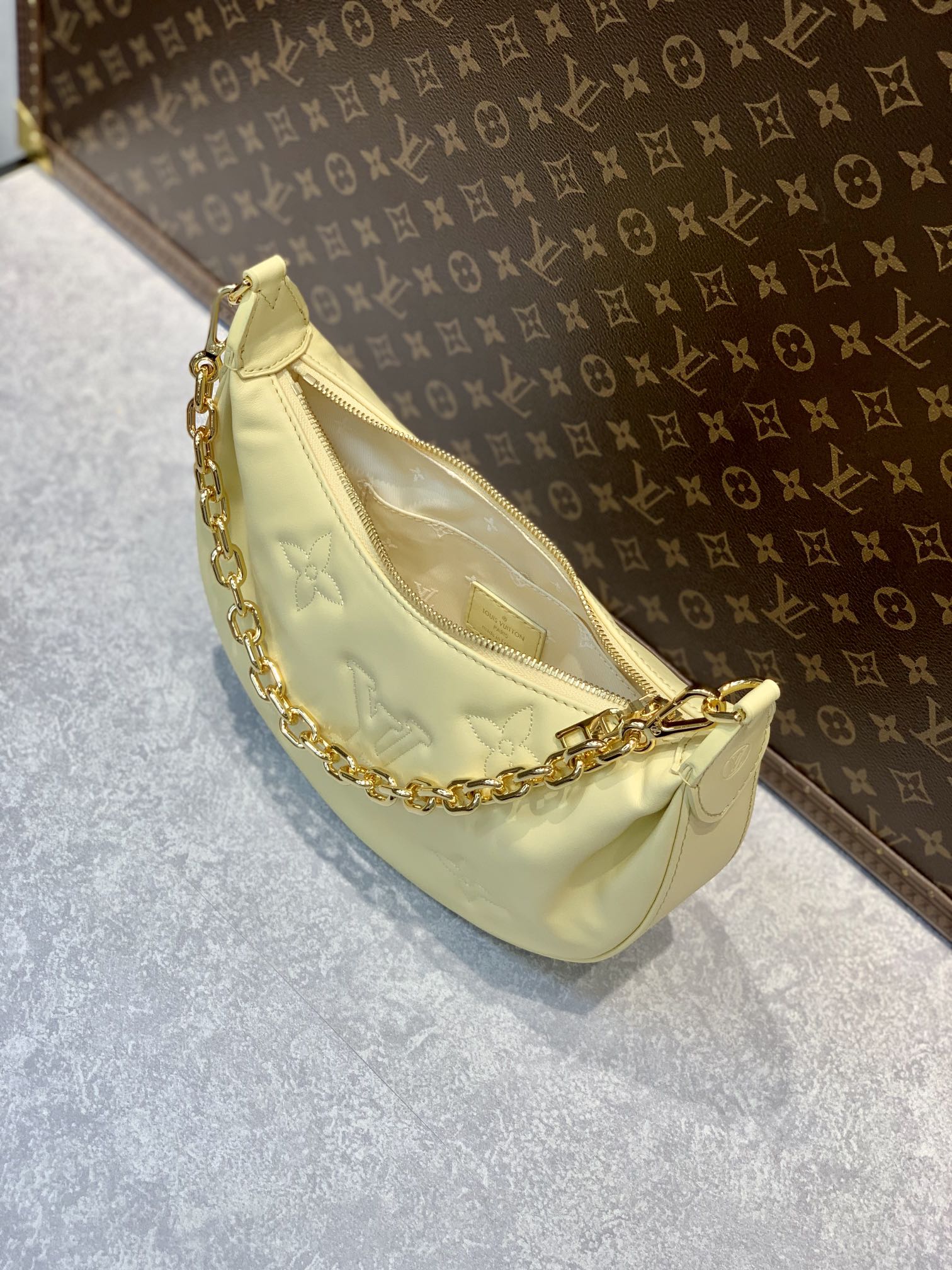 l0*is V*t0n over the moon handbag-27.5*16*7cm