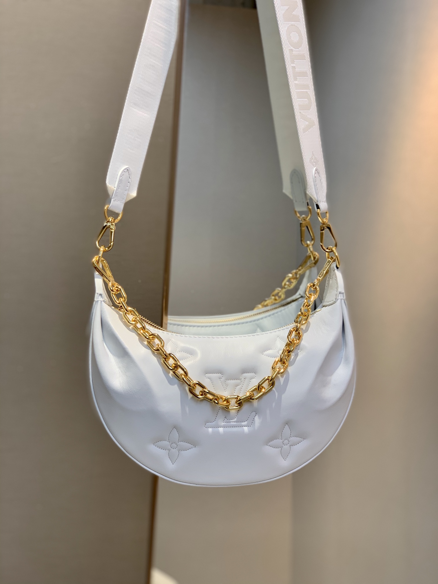 l0*is V*t0n over the moon handbag-27.5*16*7cm